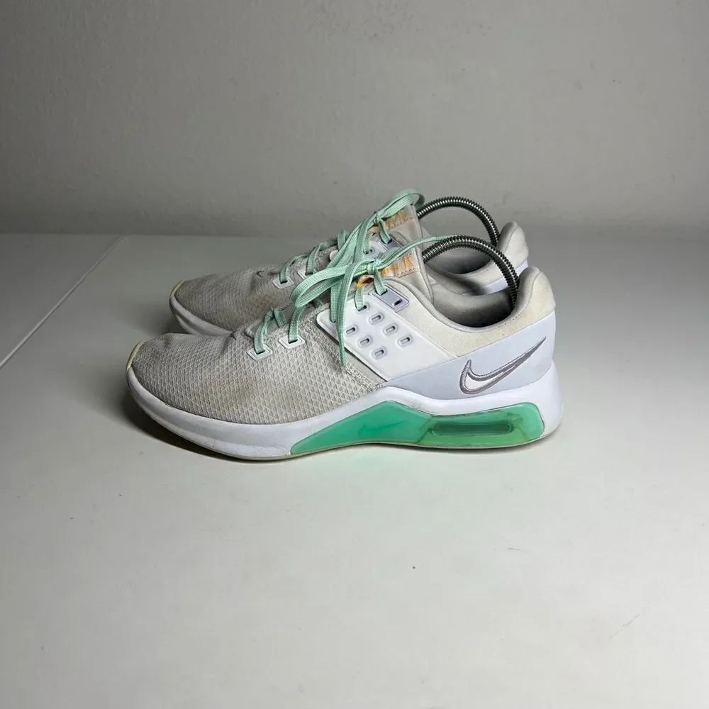 Size 9,5 Nike Air Max Bella TR 4 White Green Glow 2021